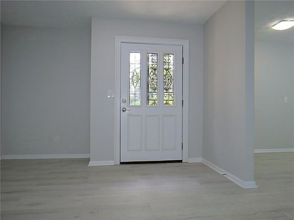 3rd image of 110 Hill Chase Ct
