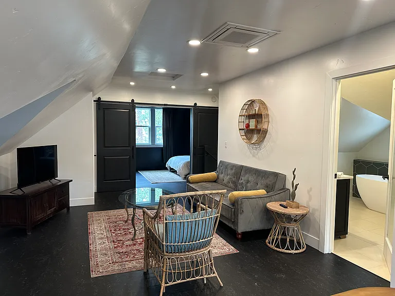 617 E Krall St #3 — Photo 7