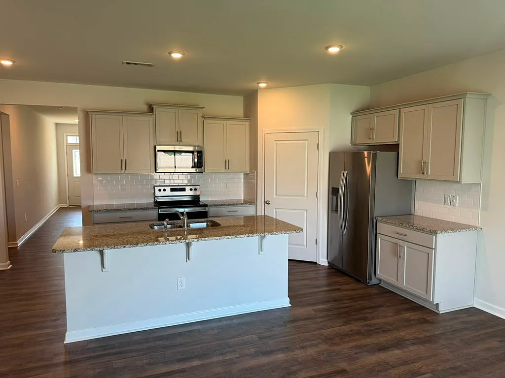 4 bed, 1764 sqft, $1,990 — Photo 3