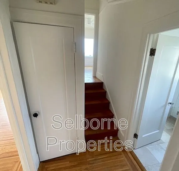 1424 E 20th St — Photo 45