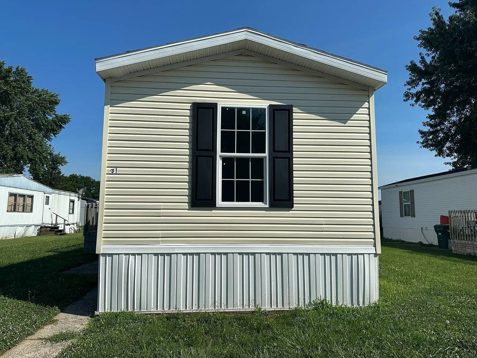 3 bed, 2.0 bath, $1,295 — Photo 1