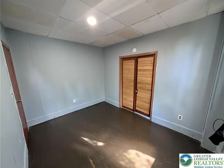 729 E 4th St #2 — Photo 8