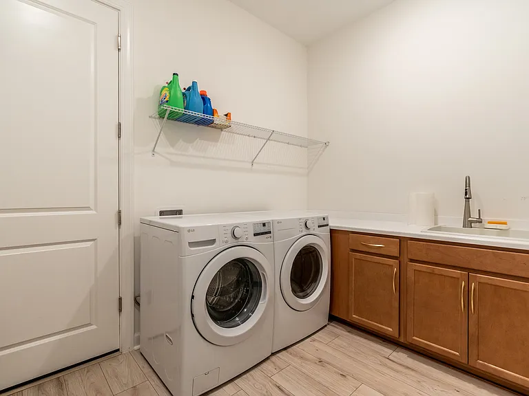 15347 Turin Dr — Photo 32