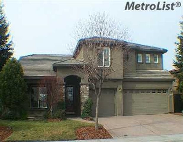1st image of 674 Groveland Ln