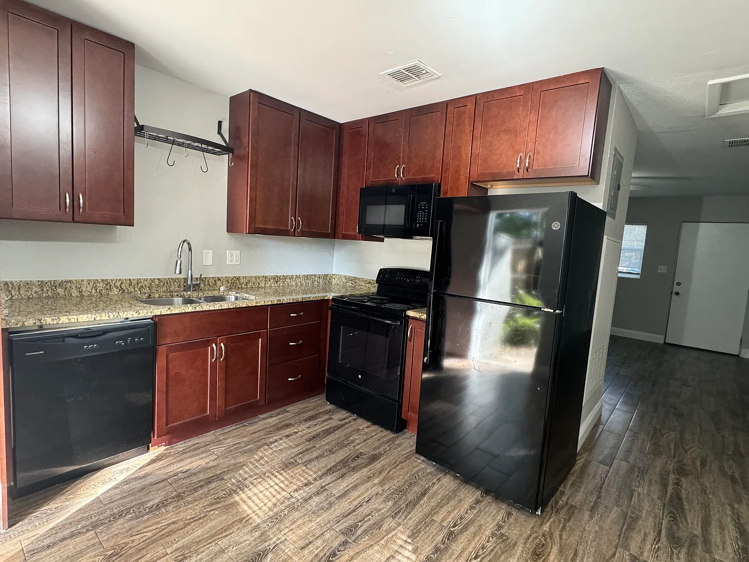 2 bed, 780 sqft, $1,750 — Photo 4