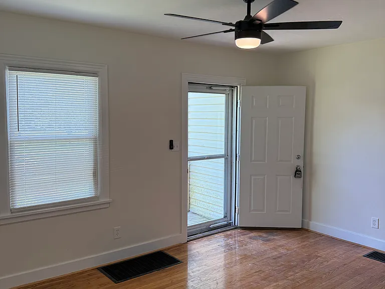 944 Highland Park Dr — Photo 8