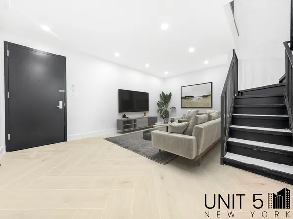 351 Melrose Street image 8 of 11