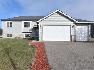 957 Farmers Ridge Trl, Belle Plaine, MN 56011