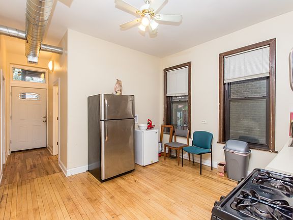 3rd image of 1542 N Oakley Blvd #1FL