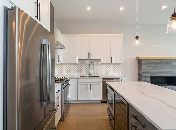 4th image of 3124 N Central Park Ave #1