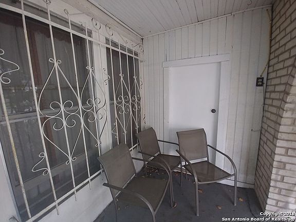 4th image of 301 Kendalia Ave