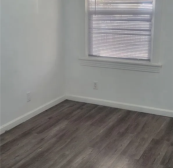 836 W 40th Pl — Photo 3