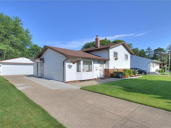 3rd image of 5630 Vickie Ln