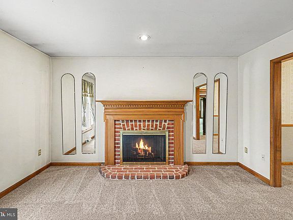 5th image of 802 Leeds Ct