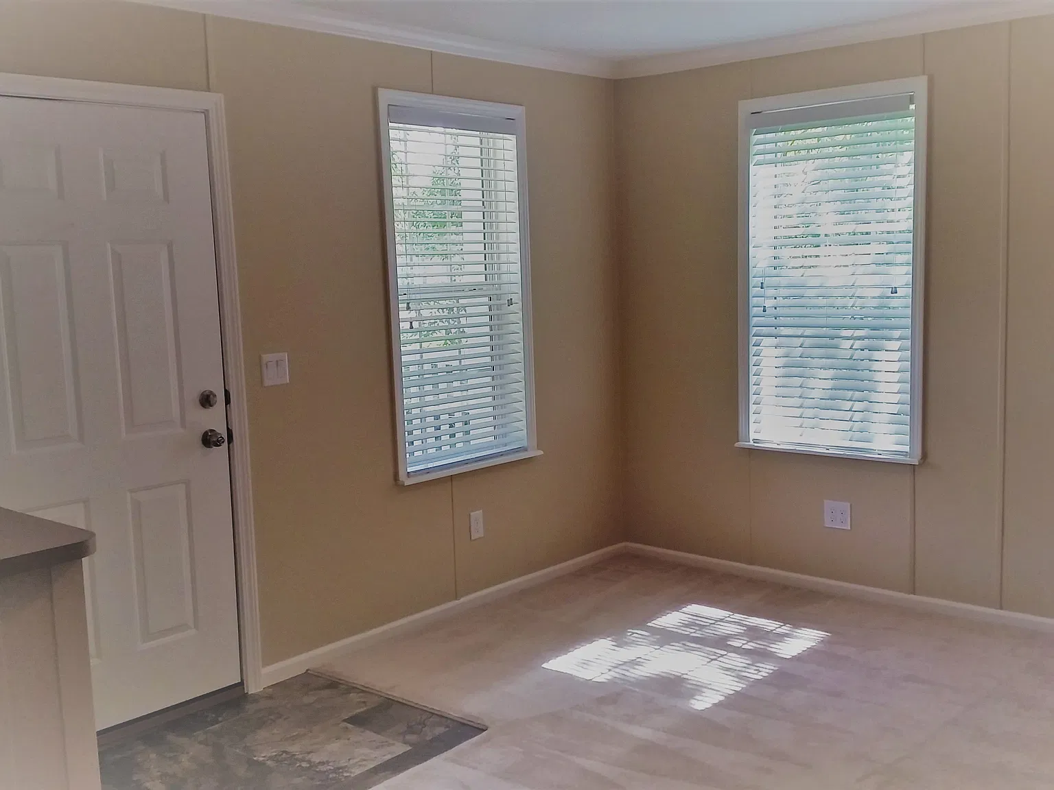 2 bed, 960 sqft, $1,350 — Photo 2