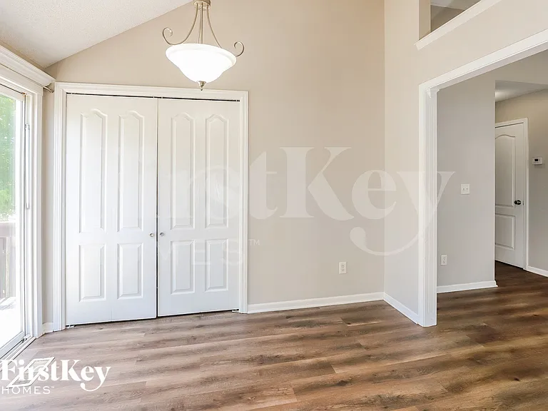 11623 N Windsor Ave — Photo 6