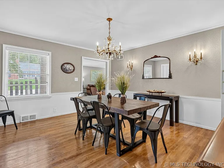 1525 Hillcrest Dr — Photo 10