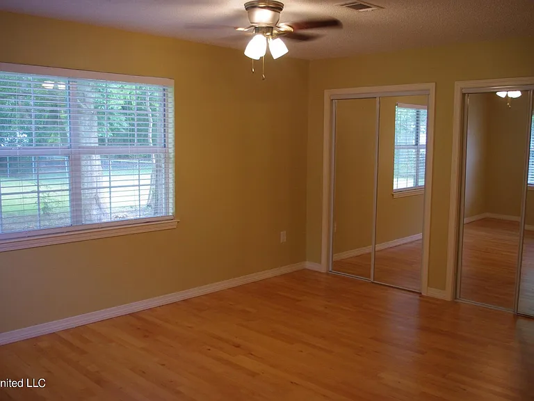 156 Lafayette Cir — Photo 5