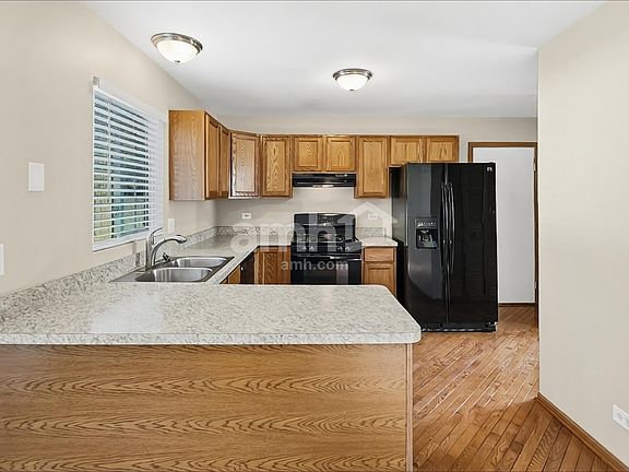 4th image of 908 Ann St