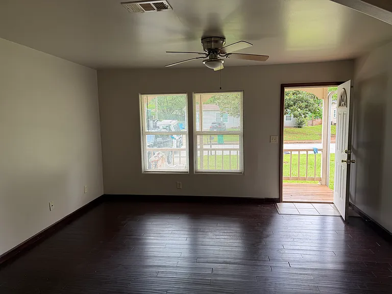 1148 Pontiac Cir — Photo 12