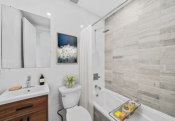 5th image of 596 Rogers Ave #1