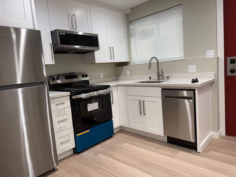 2nd image of 4434 Fulton St #10