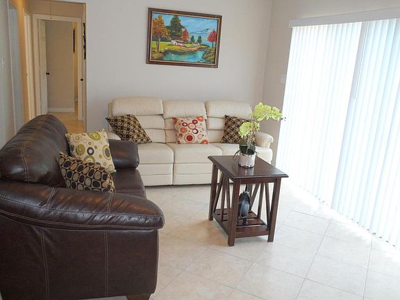 3rd image of 500 Hemlock Dr