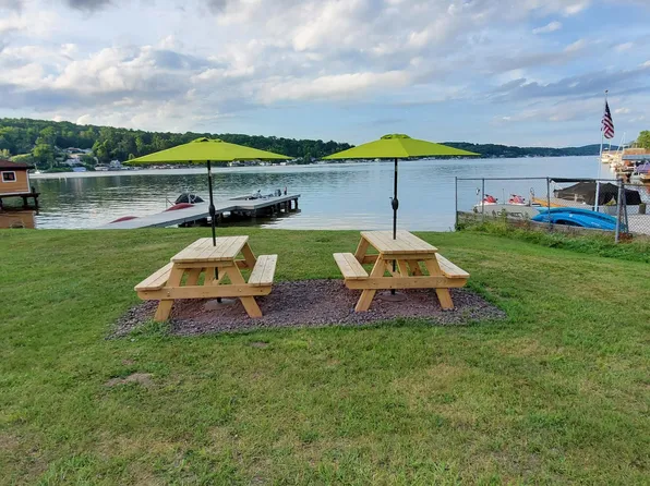 2247 Lakeside Dr, Harveys Lake, PA 18618