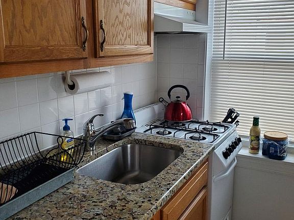 2nd image of 2008 Fairmount Ave #3F