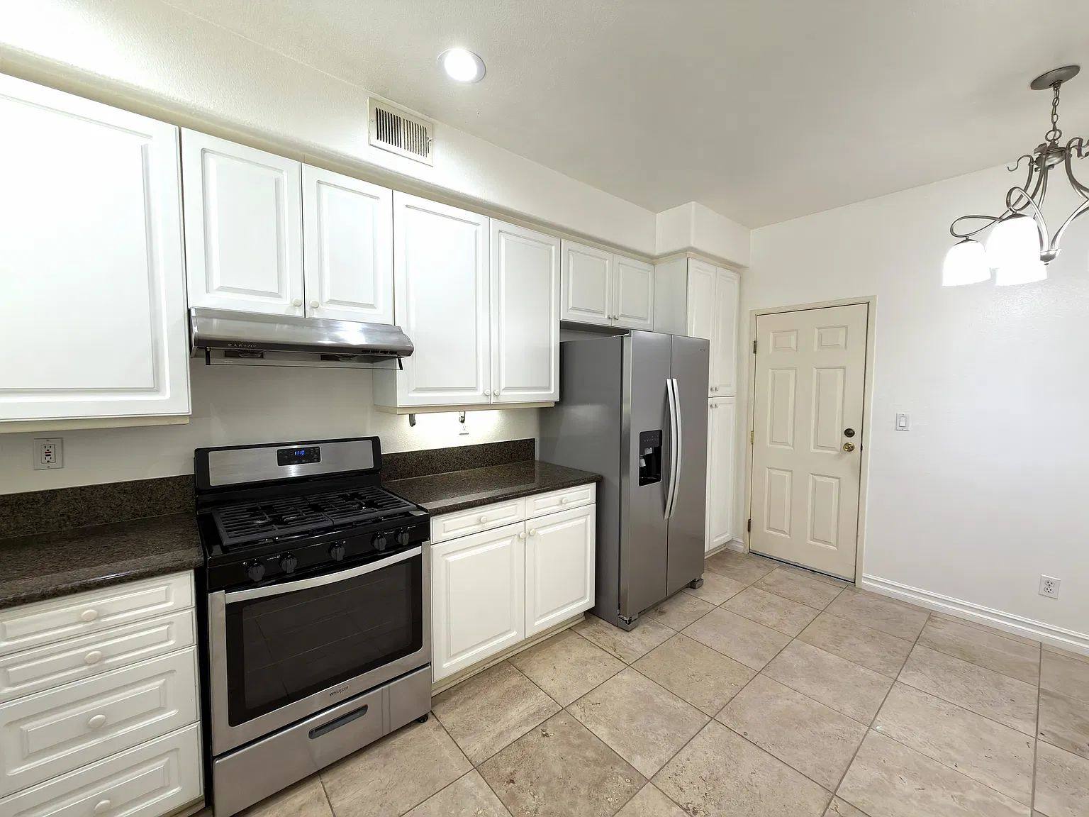 2 bed, 2.5 bath, 1276 sqft, $3,999 — Photo 3