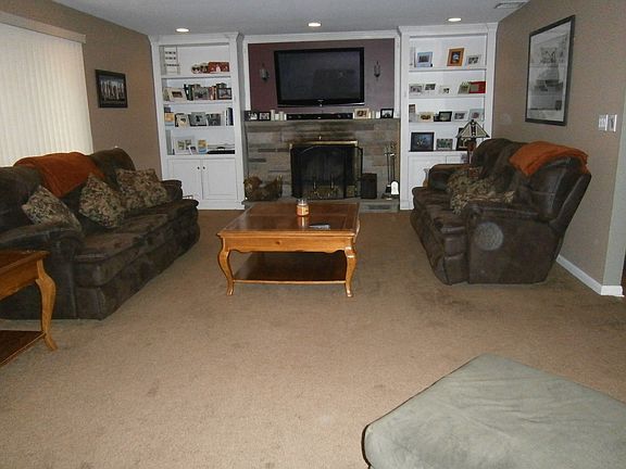 Living Room w/fireplace