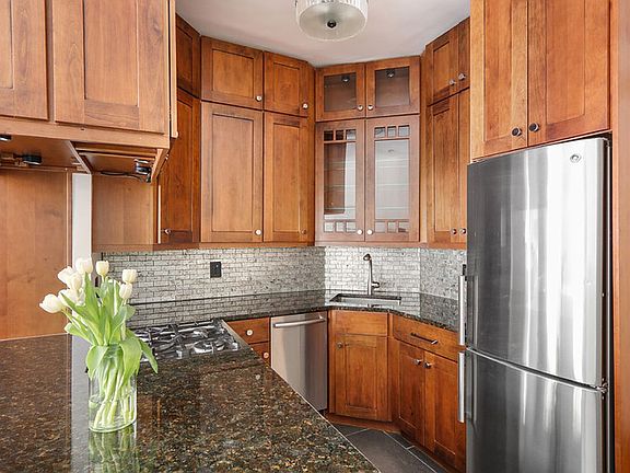 5th image of 354 W 12th St APT 2A