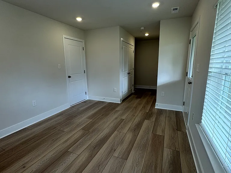 2214 Winterberry Ln — Photo 3