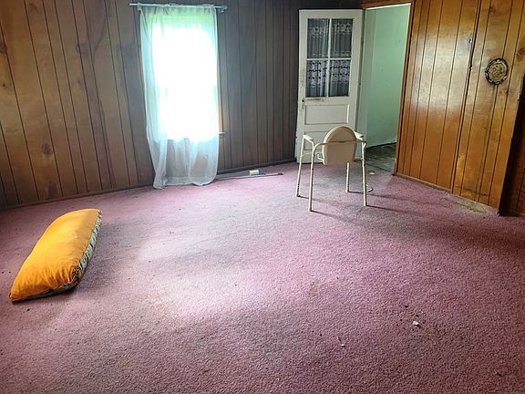 4th image of 108 Clarksville Rd