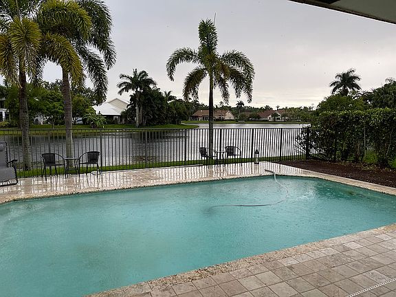 4th image of 1062 Pine Branch Dr