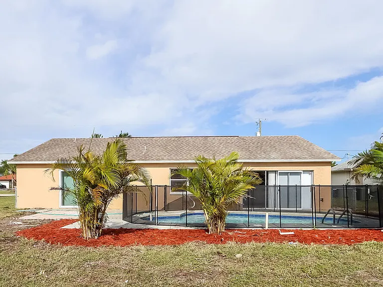 1414 NE Van Loon Ln — Photo 15
