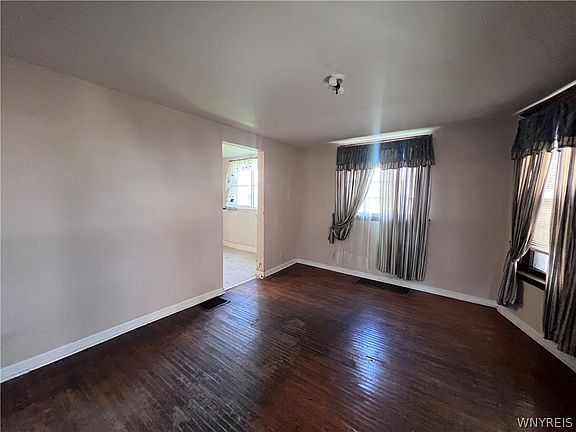 5th image of 32 Columbus Ave
