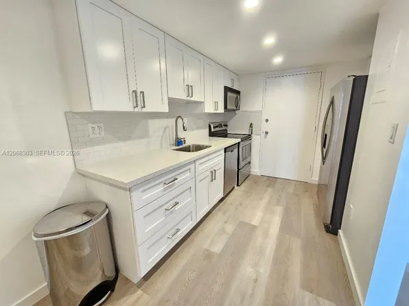 18081 Biscayne Blvd, North Miami Beach, FL