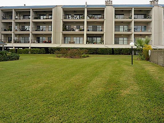 5th image of 401 Lakeside Ln APT 304