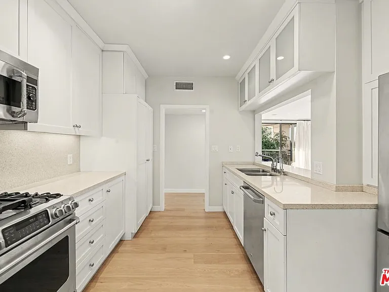 1021 Westmount Dr #102 — Photo 14
