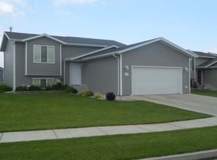 2904 Plainview Dr SE, Mandan, ND 58554