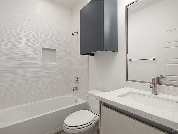 5th image of 211 W Campeche Ave #1