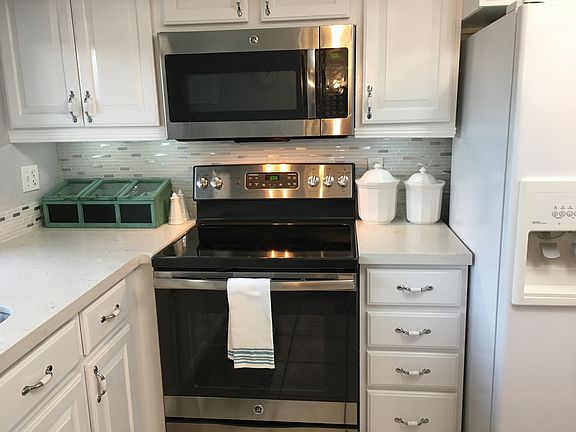 2nd image of 11075 NW 24th St