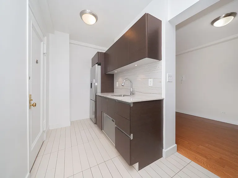 400 E 58th St #2G — Photo 9