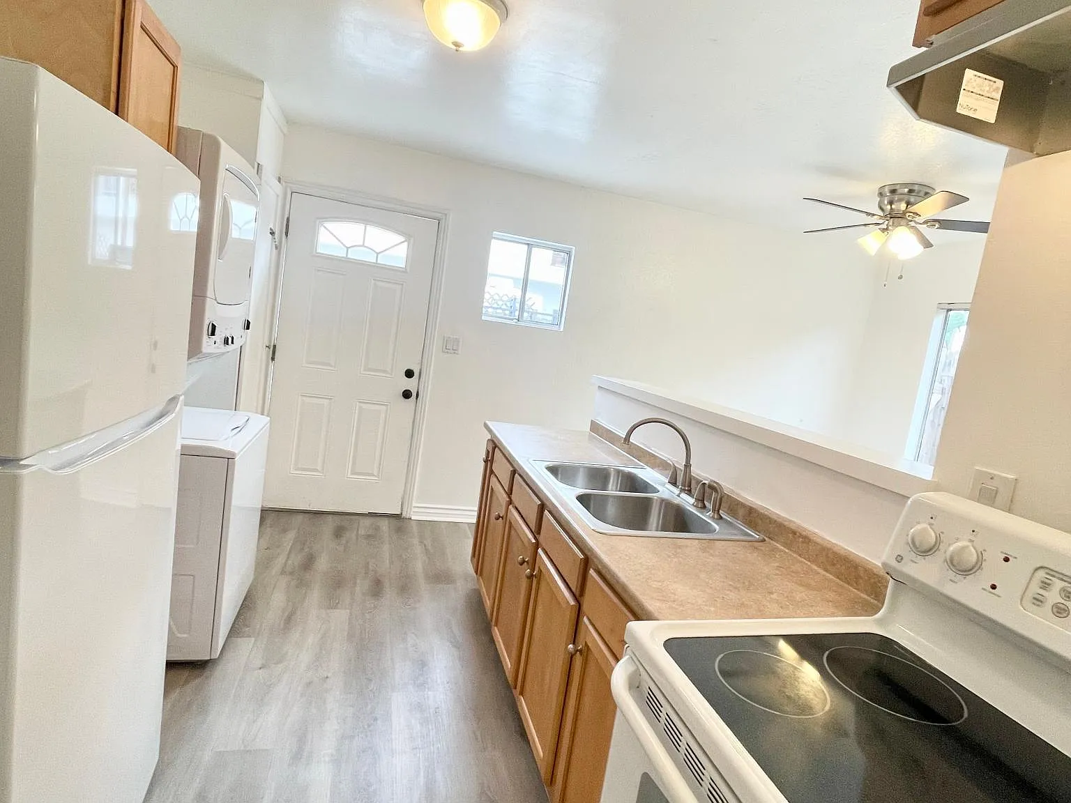 2 bed, 900 sqft, $2,850 — Photo 3