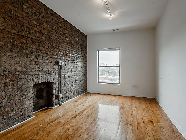 1219 W Foster Ave #1 — Photo 1