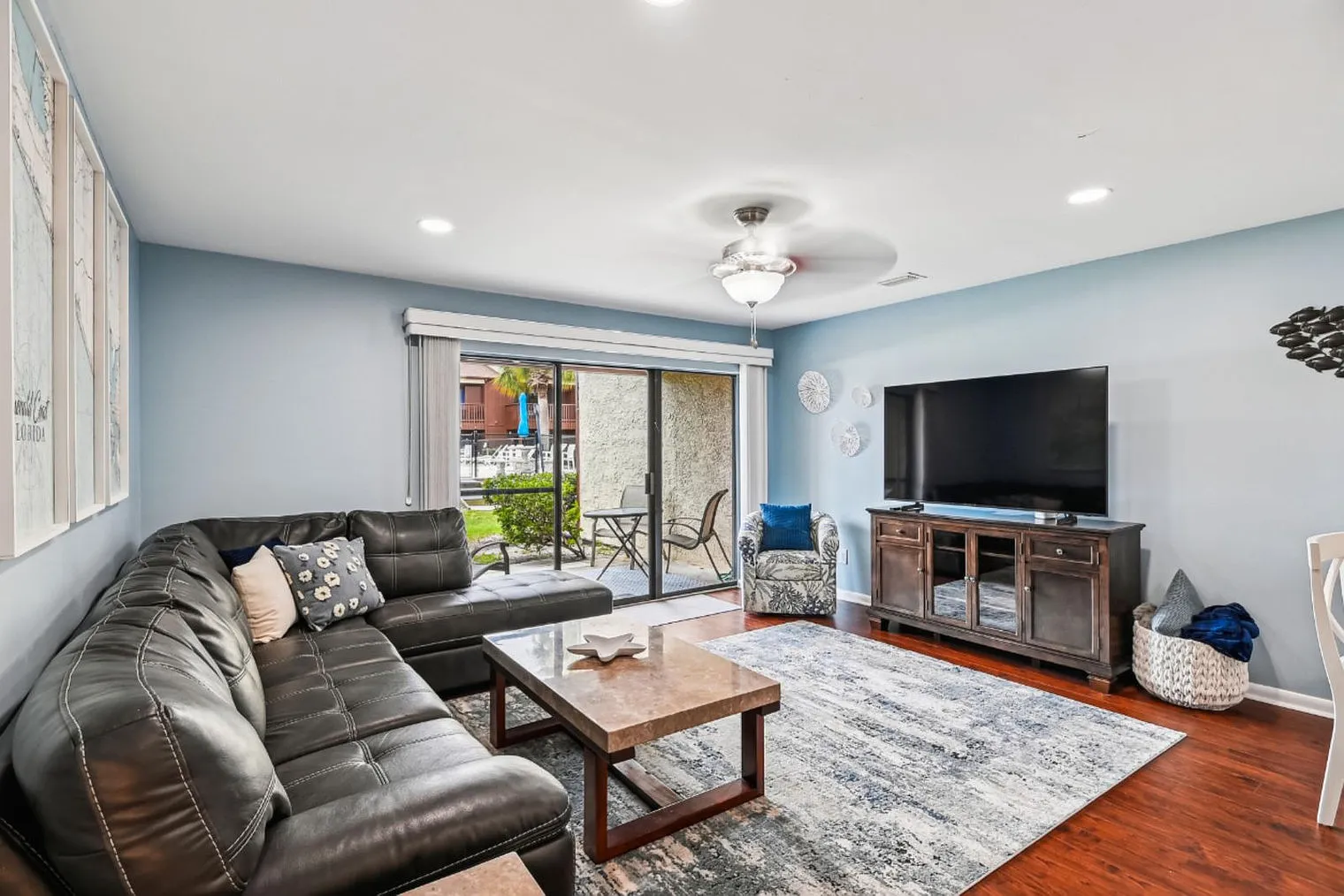 2 bed, 2.0 bath, 1097 sqft, $2,728 — Photo 2