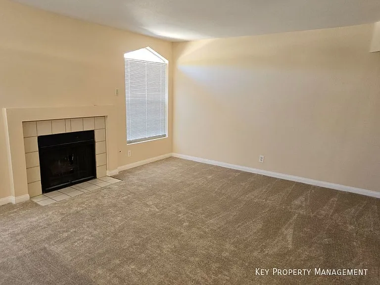 2817 Crystal Lantern Dr — Photo 4