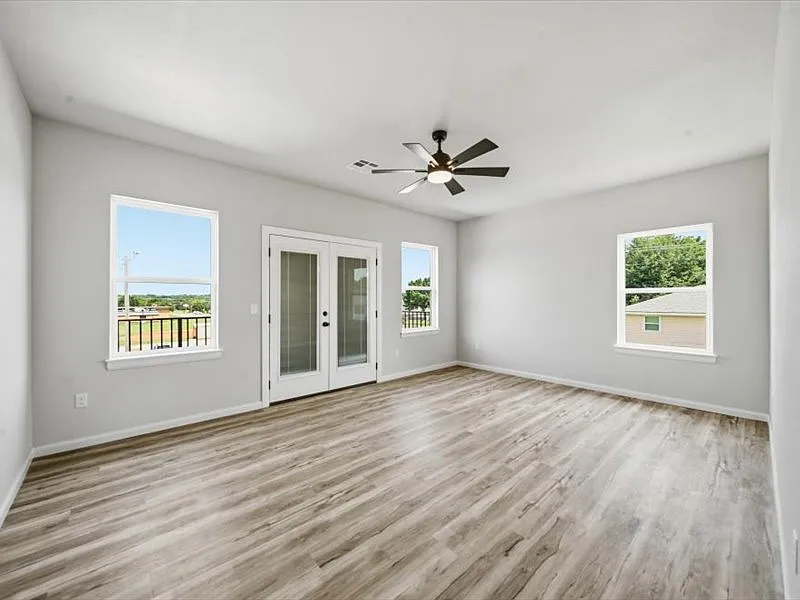 3 bed, 2.5 bath, 1790 sqft, $2,200 — Photo 3