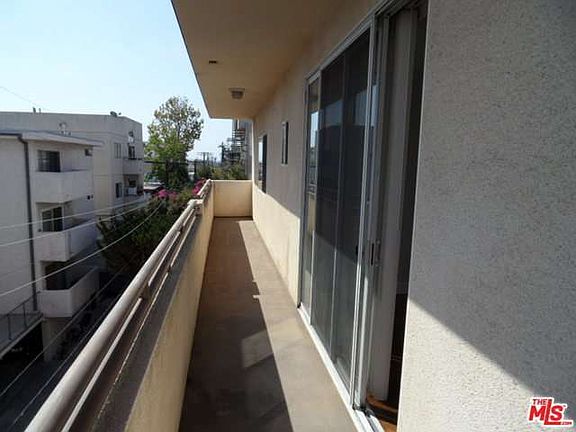 3rd image of 1922 Selby Ave APT 302